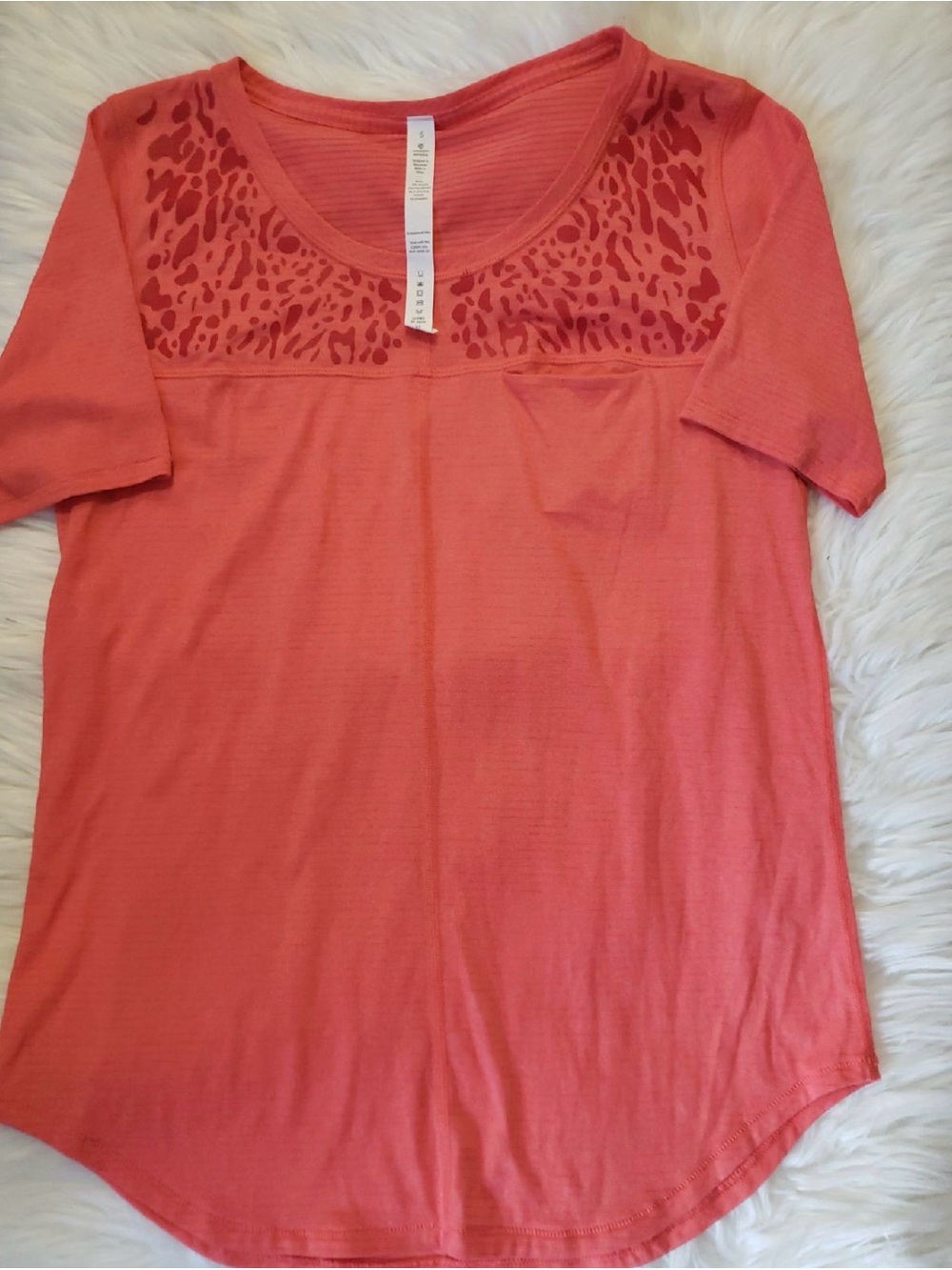 lululemon athletica Coral Short Sleeve Scoop Neck Top with Animal Yoke